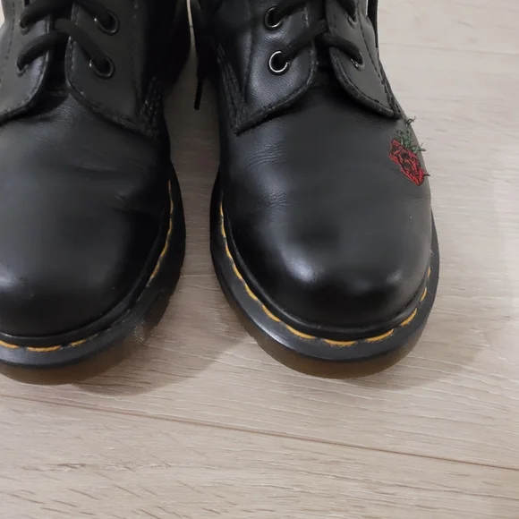 Dr Martens Womens Boots EU37 UK4 US6 Vonda Embroidered Red Roses 14 eyelet Black - Picture 7 of 16